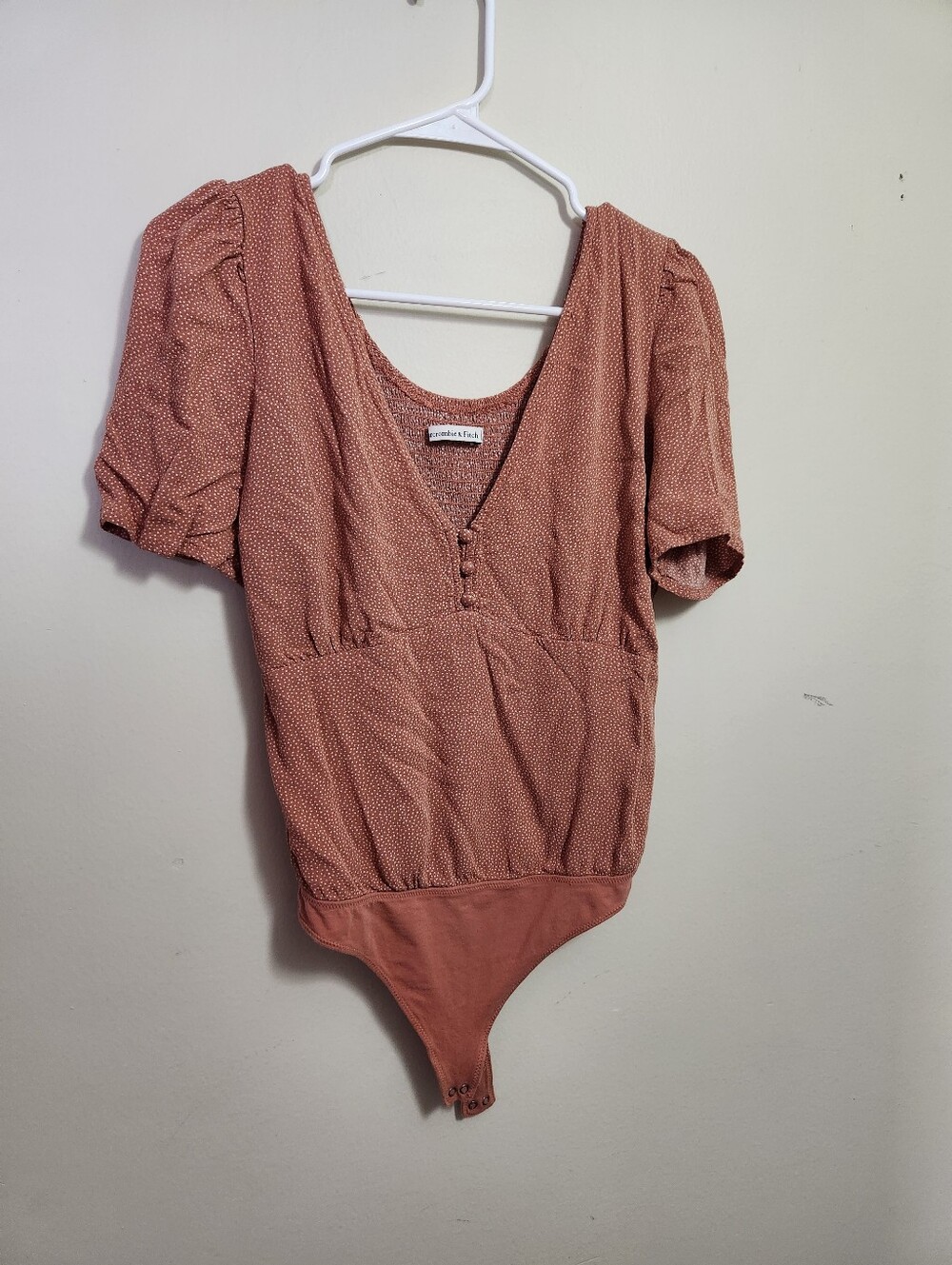 Abercrombie And Fitch Rust Dot V-Neck Puff Sleeve Bodysuit - Rust S Small